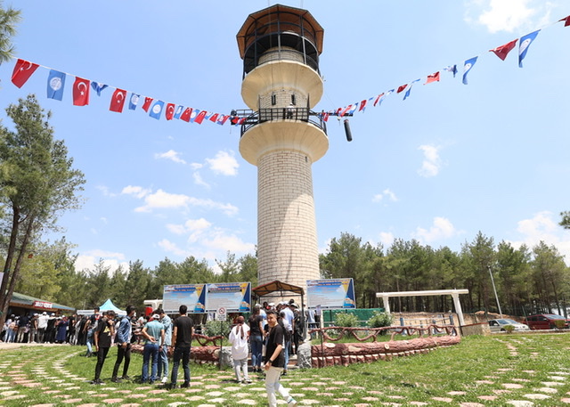 BAYRAMIN TADINI HEYECAN BAHÇESİNDE ÇIKARDILAR