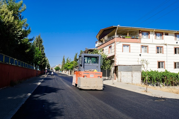 DULKADİROĞLU’NDAN KARAZİYARET MAHALLESİNDE ASFALT ÇALIŞMASI