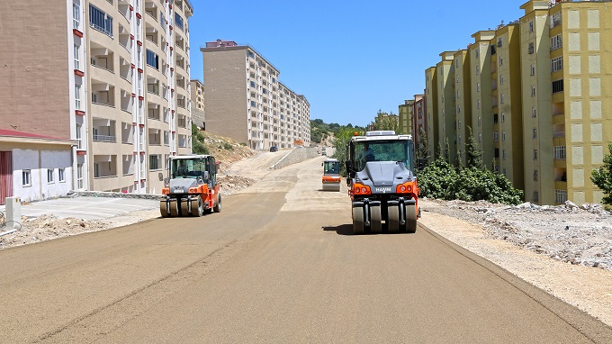 YILDIZKENT KONUTLARI’NA ULAŞIM SAĞLAYAN YOLLAR ASFALTLANIYOR