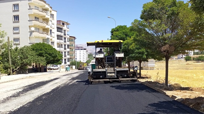 PAZARCIK’TA MEHMET ÖZDAL CADDESİ YENİLENİYOR