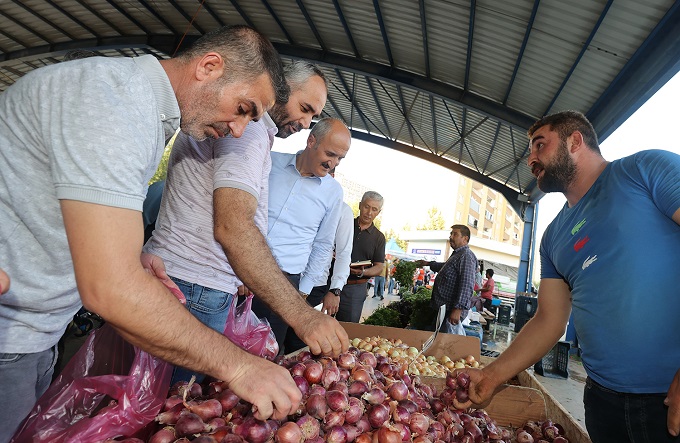 BAŞKAN OKAY, DOĞUKENT PAZAR’INI ZİYARET ETTİ