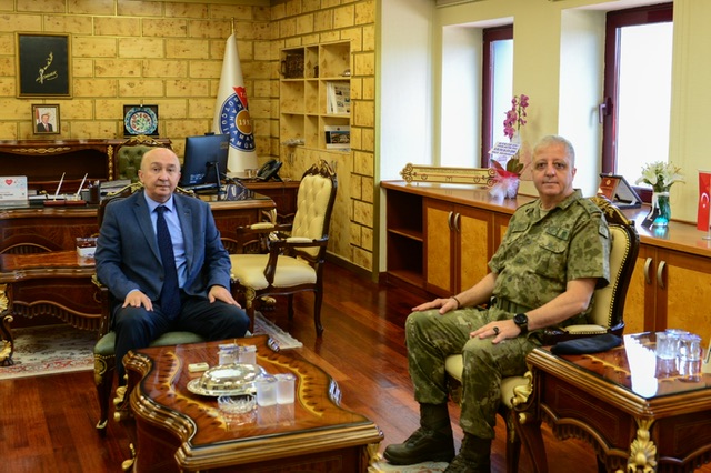 2. Zırhlı Tugay Komutanı Tuğgeneral Emin Mehmet Terzioğlu’ndan Rektör Yasım’a Hayırlı Olsun Ziyareti