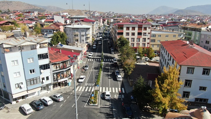 GÖKSUN’UN EN İŞLEK ARTERİ BAŞTAN SONA YENİLENDİ