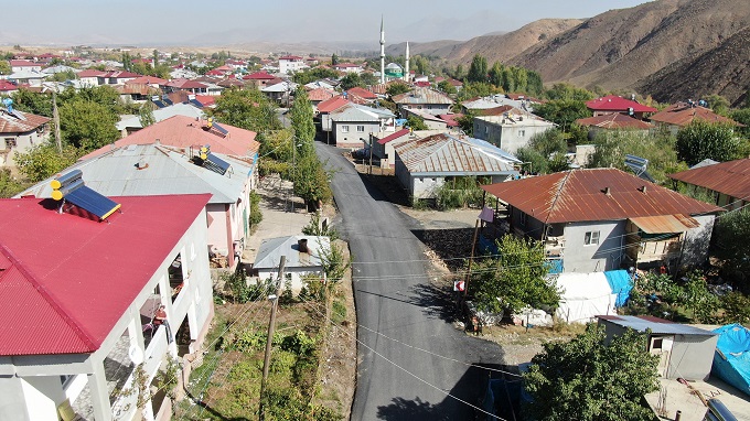 TOMBAK’IN YOLU SICAK ASFALTLA YENİLENDİ