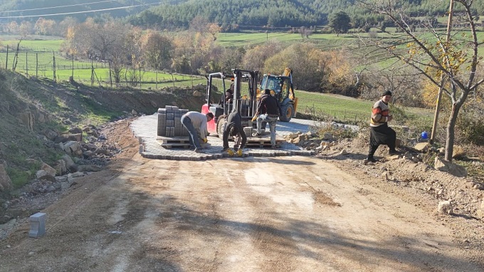 ANDIRIN’DA KIRSAL MAHALLE YOLLARI BÜYÜKŞEHİR’LE YENİLENDİ