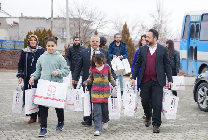 YKM öğrencilerinden kardeş okula hediye jesti