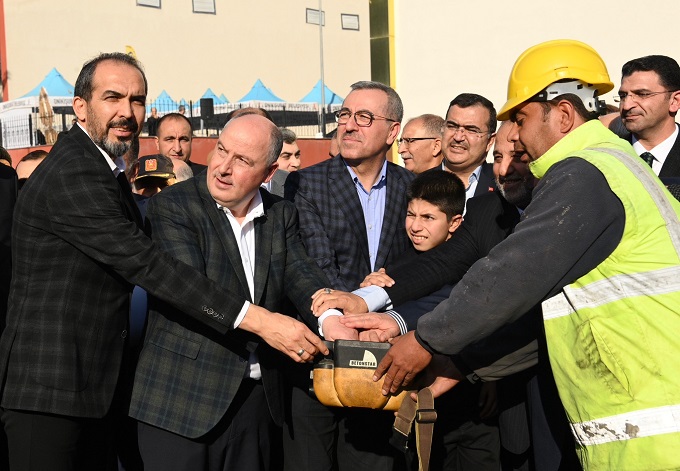 BAŞKAN GÜNGÖR, UYGULAMA CAMİ VE KUR’AN KURSU’NUN TEMEL ATMA TÖRENİNE KATILDI