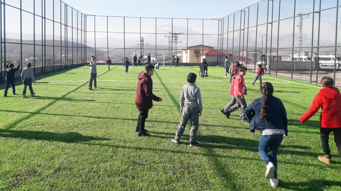 Büyükşehir’in Ekinözü’ne Kazandırdığı Halı Saha Beğeni Topladı