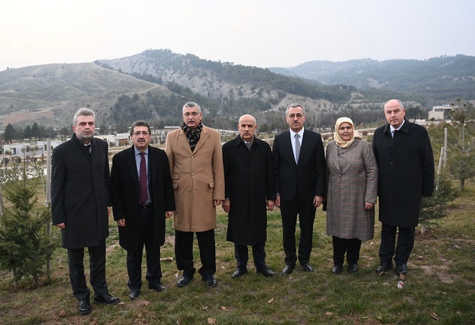 BAKAN KİRİŞCİ; “KILAVUZLU MİLLET BAHÇESİ ŞEHRE DEĞER KATACAK”