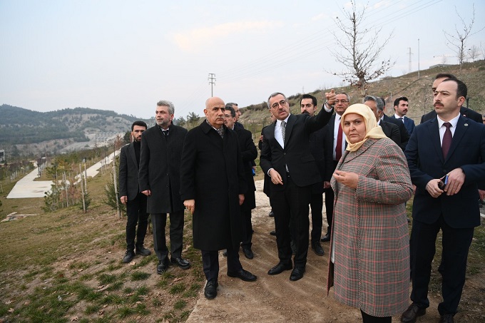 BAKAN KİRİŞCİ; “KILAVUZLU MİLLET BAHÇESİ ŞEHRE DEĞER KATACAK”