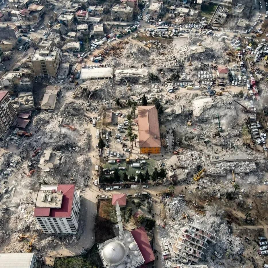 Deprem Bizi de Yıktı