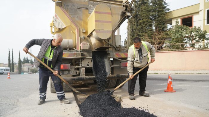 Büyükşehir Depremde Hasar Gören Yolları Onarıyor