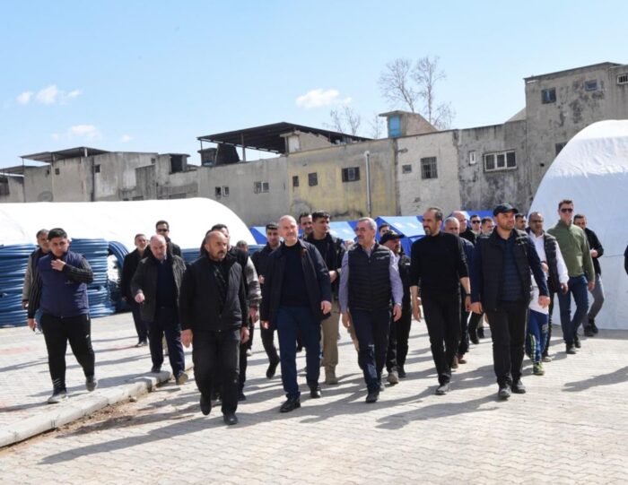 Bakan Soylu ile Geçici Esnaf Çarşılarını Ziyaret Etti