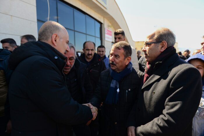 Bakan Karaismailoğlu KSÜ de Deprem Zedeleri Ziyaret etti.
