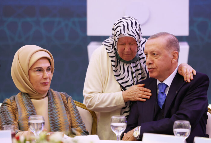 Cumhurbaşkanı Erdoğan, emeklilerle iftarda bir araya geldi