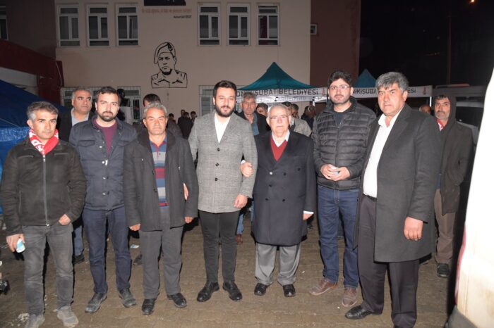 Şahinkayası, iftar programında Başkan Mahçiçek’i bağrına bastı