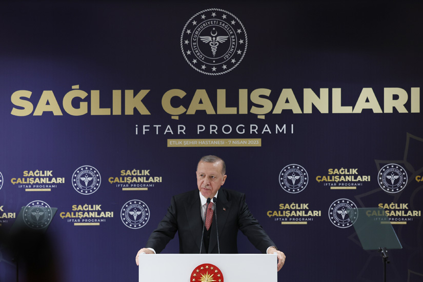 Cumhurbaşkanı Erdoğan, sağlık çalışanlarıyla iftarda bir araya geldi