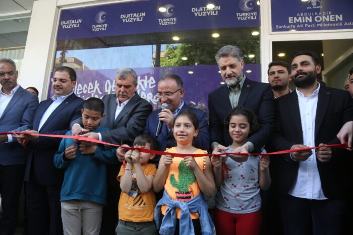 Önen, Türkiye’nin ilk Dijital Genç Seçim Ofisinin açıldı