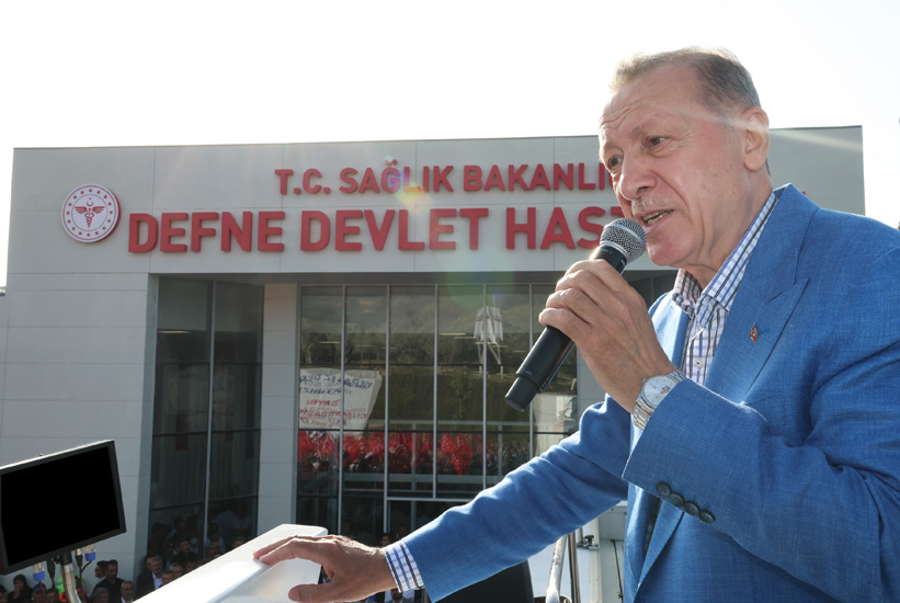 Cumhurbaşkanı Erdoğan, Hatay Defne Devlet Hastanesi’ni ziyaret etti