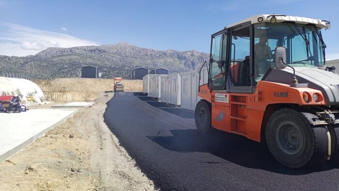 Göksun Konteyner Kent’te Asfalt ve Parke Tamamlanıyor