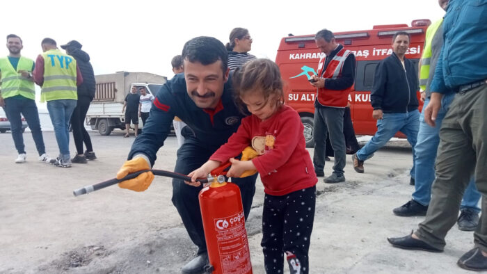 Depremzedeleri Afetlere Karşı Bilinçlendiriyor