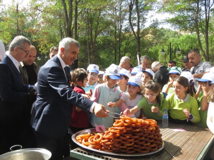 Öğrencilerin Sevinçlerine Ortak Oldu