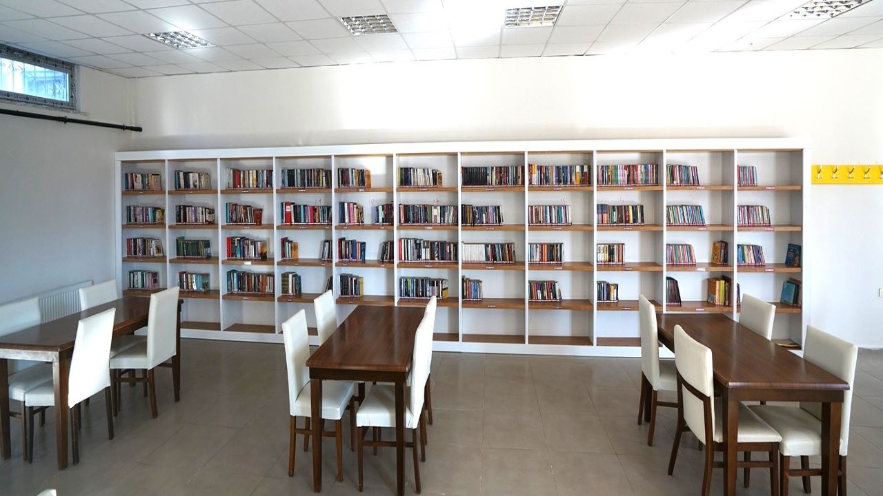 Türkoğlu'na Yakışan Kütüphane !