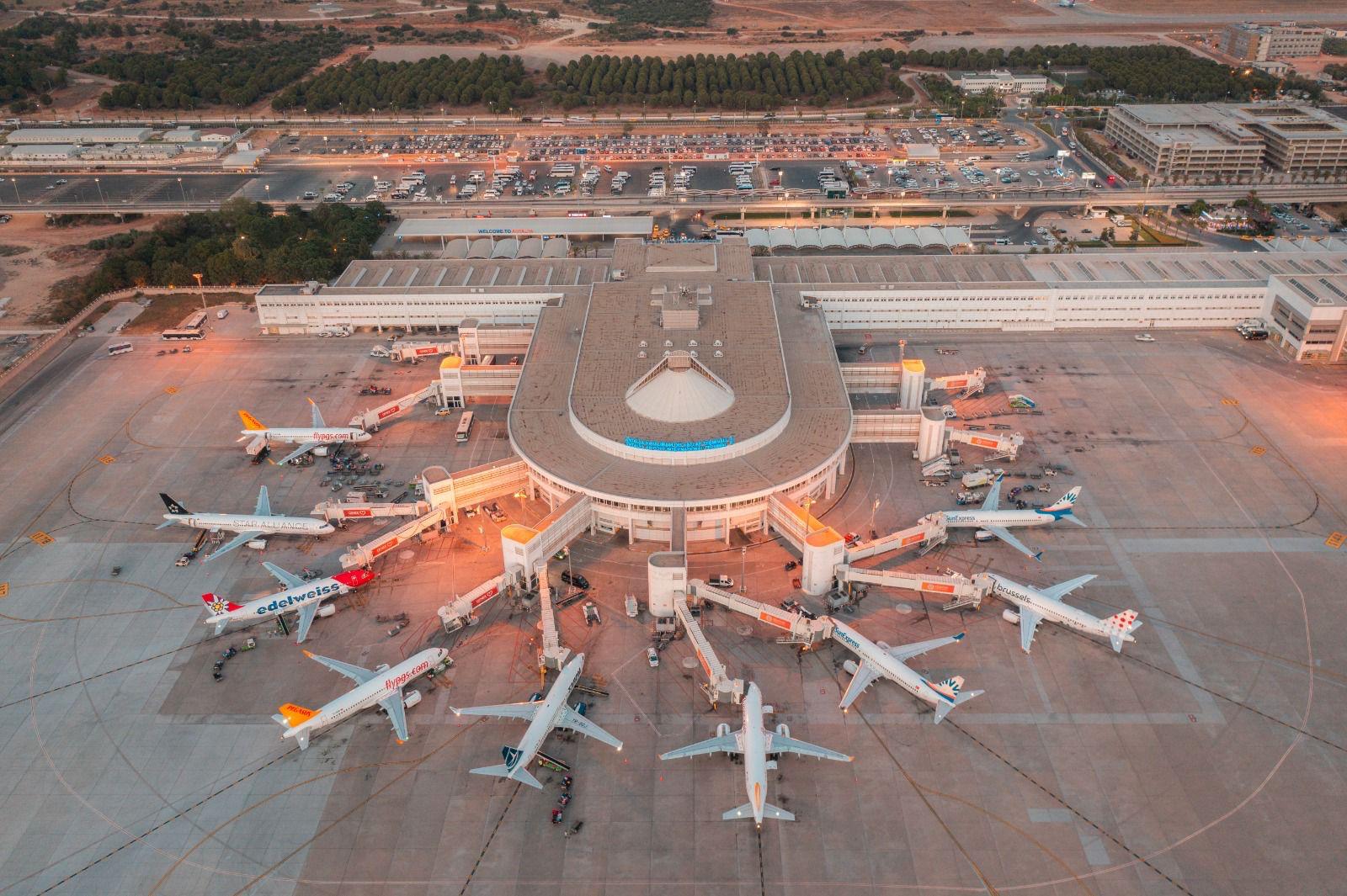 Antalya Hava Limanı Rekora Doymuyor !