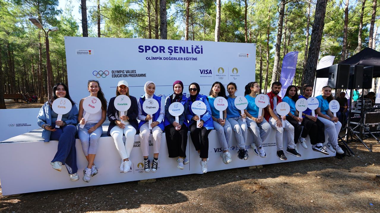 Gençler Hem Spor Yaptı Hem Doyasıya Eğlendi