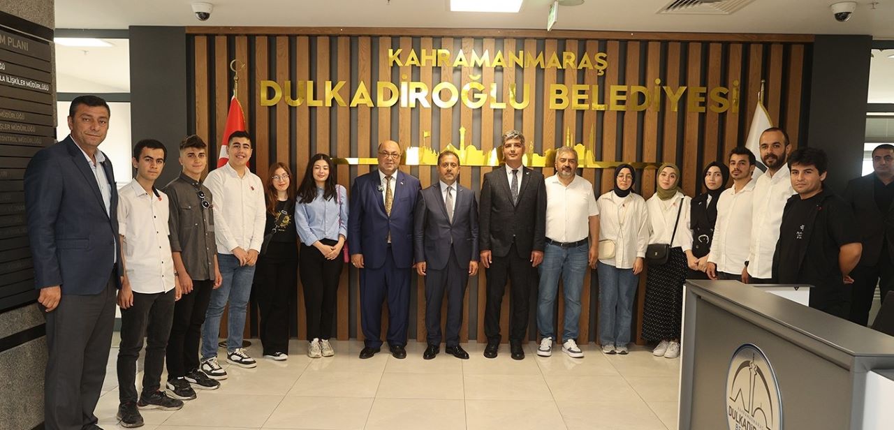 Başkan Akpınar’dan Başarılı Öğrencilere Ödül