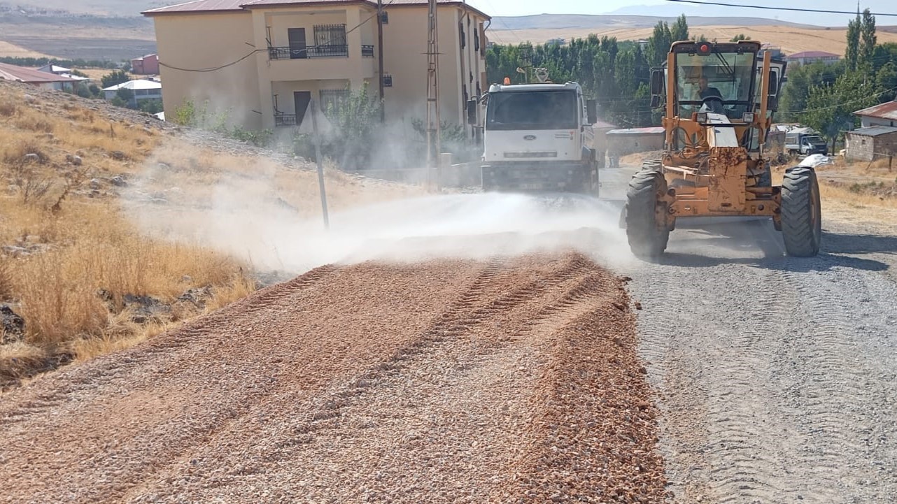 Elbistan’da Yalıntaş - Aksakal Grup Yolu Yenileniyor