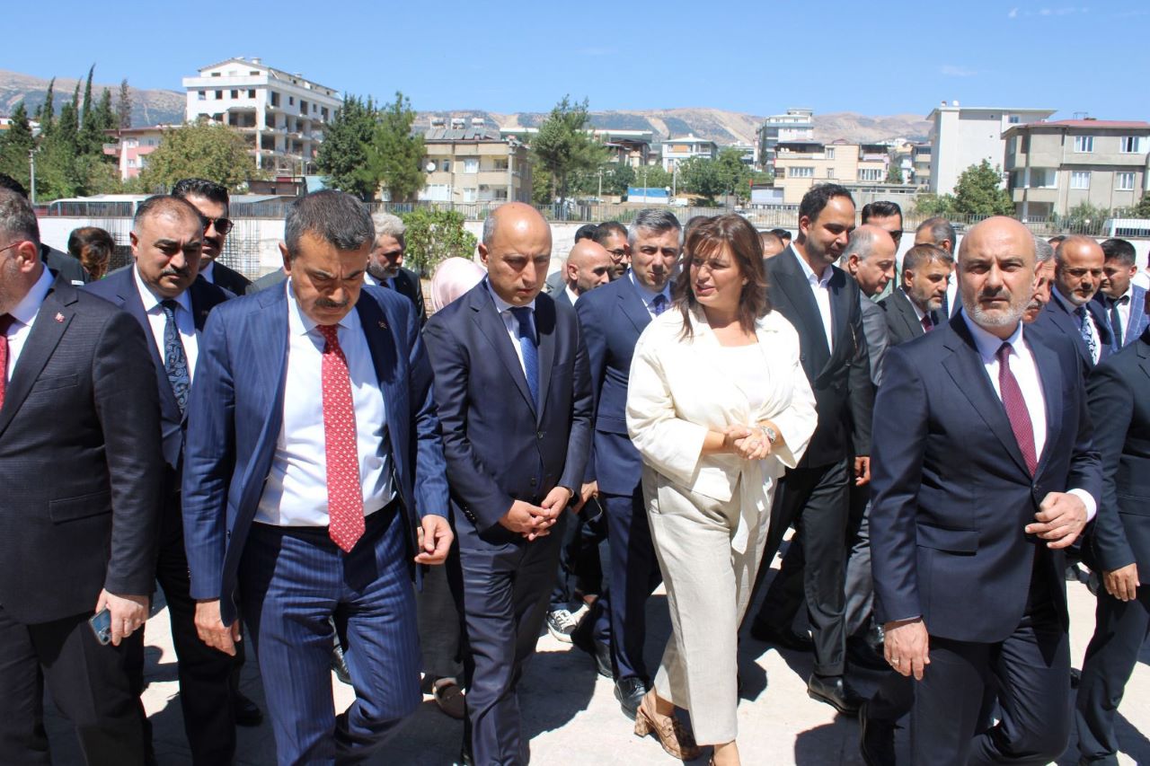 İki Milli Eğitim Bakanı Mehmet Balduk Fen Lisesi İnşaatını gezdi