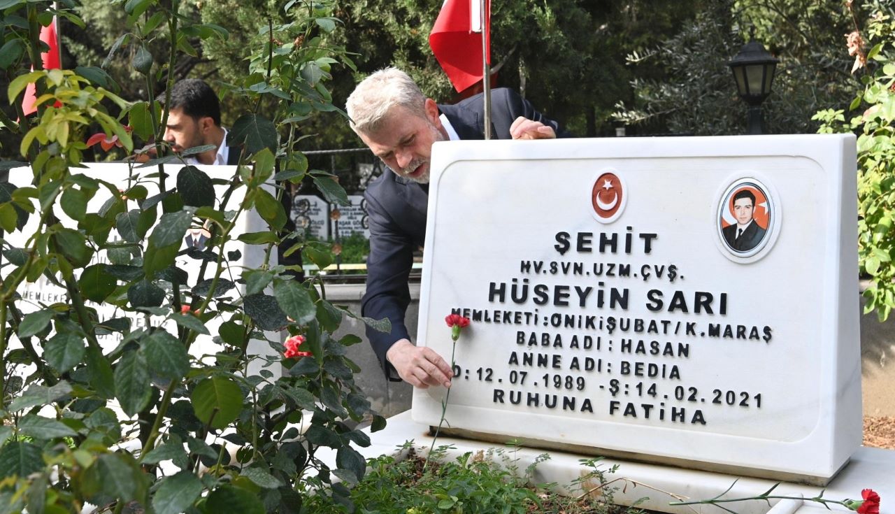 Hüseyin Sarı'ya Çiçek