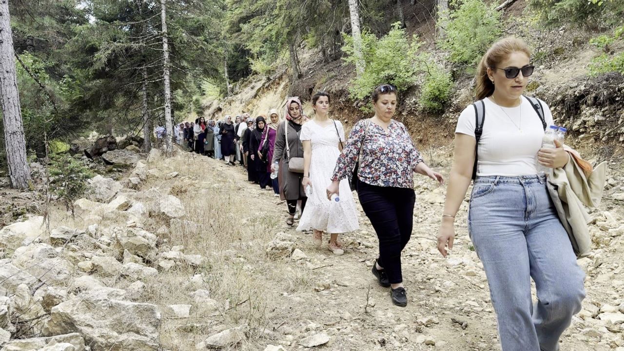 Kim Demiş ? Maraş Kadınları Yürümez Diye !..