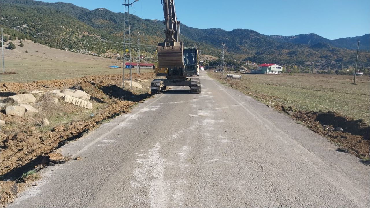 Andırın’da 11 Mahallenin Yolunu Yeniliyor