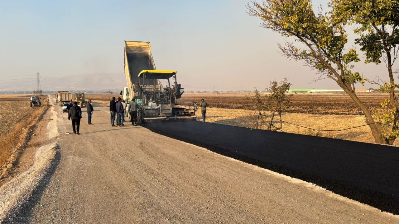 Elbistan’ın 4 Mahallesinde Daha Yol Yenileme Çalışması