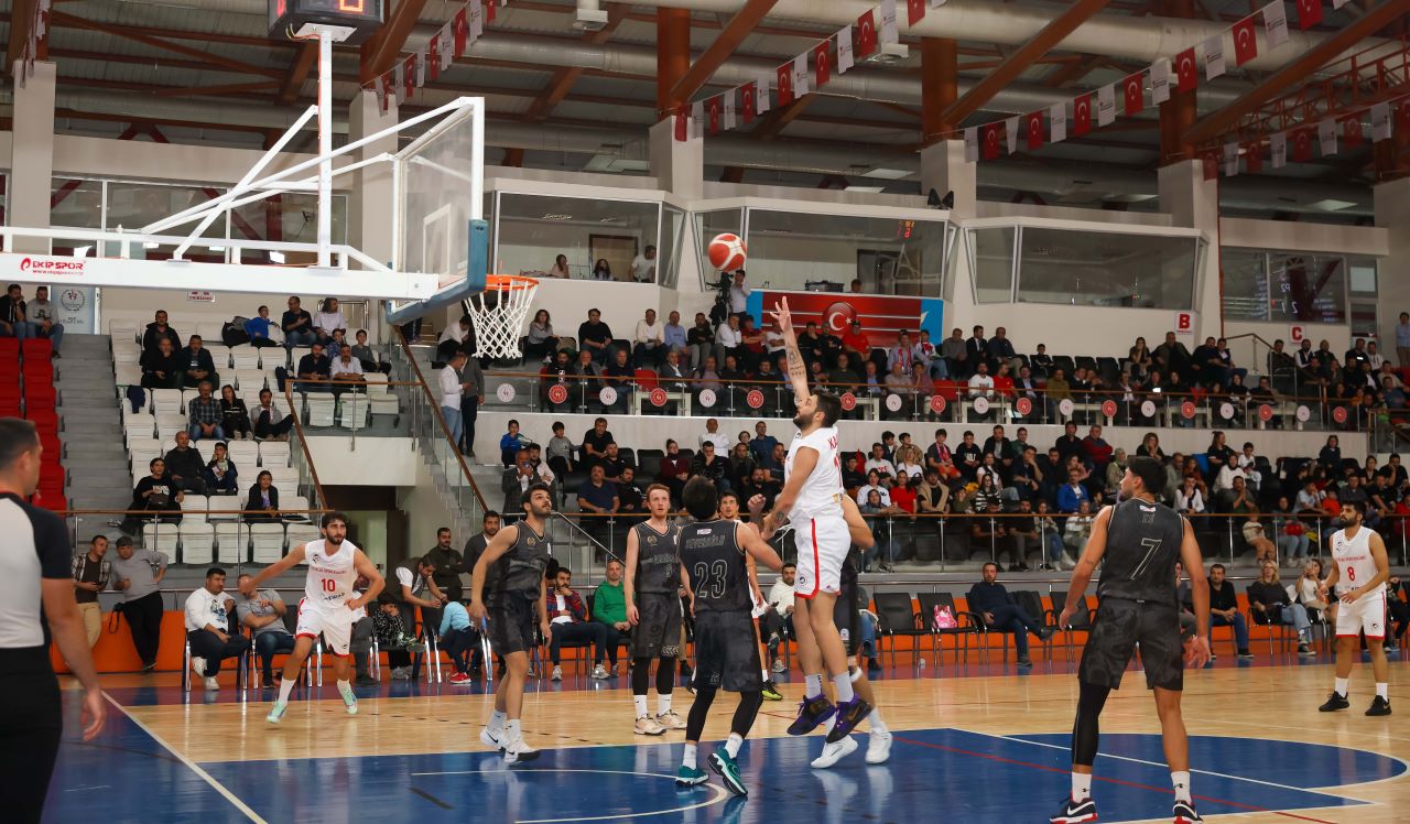 İstiklalspor Basketbol Takımı İyi Başladı! 77-66