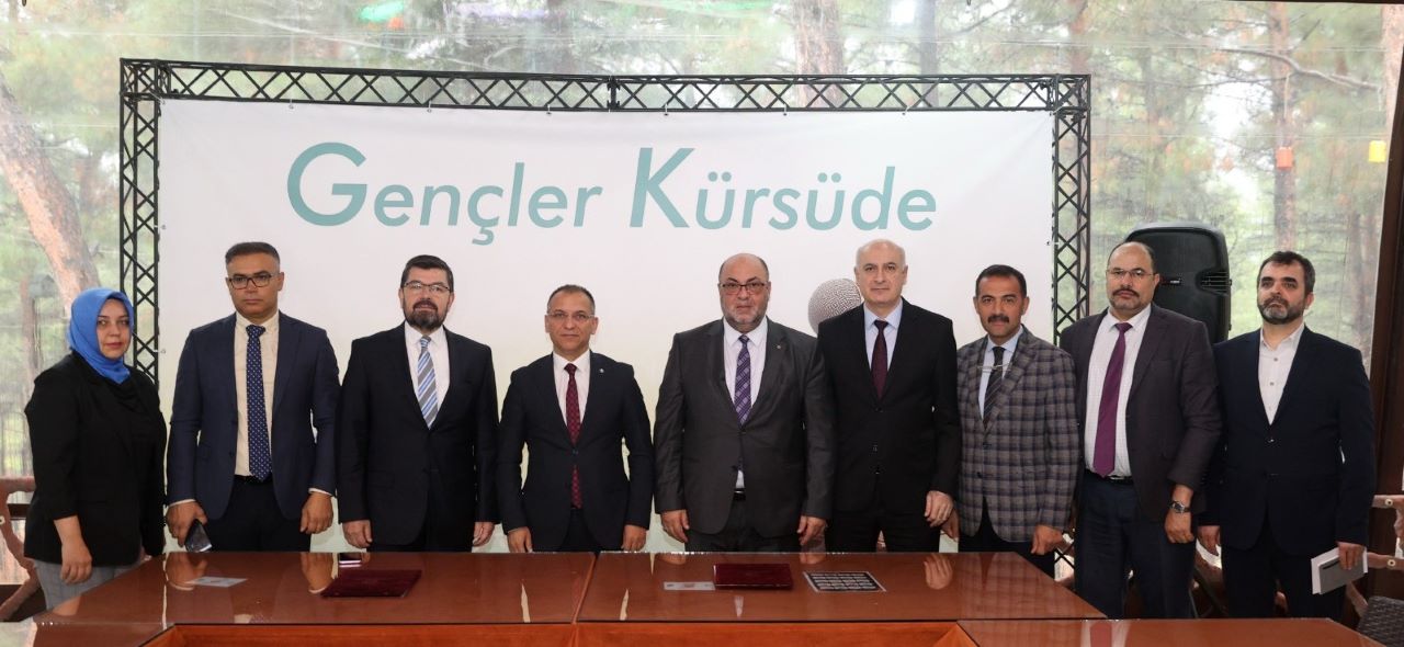 “Gençler Kürsüde” Projesi Protokolü İmzalandı