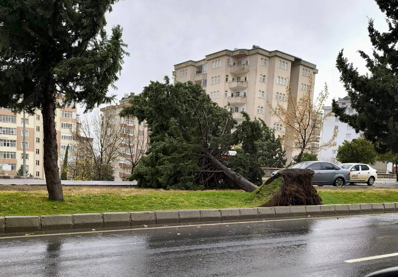 Fırtına Kahramanmaraş Yıktı Geçti