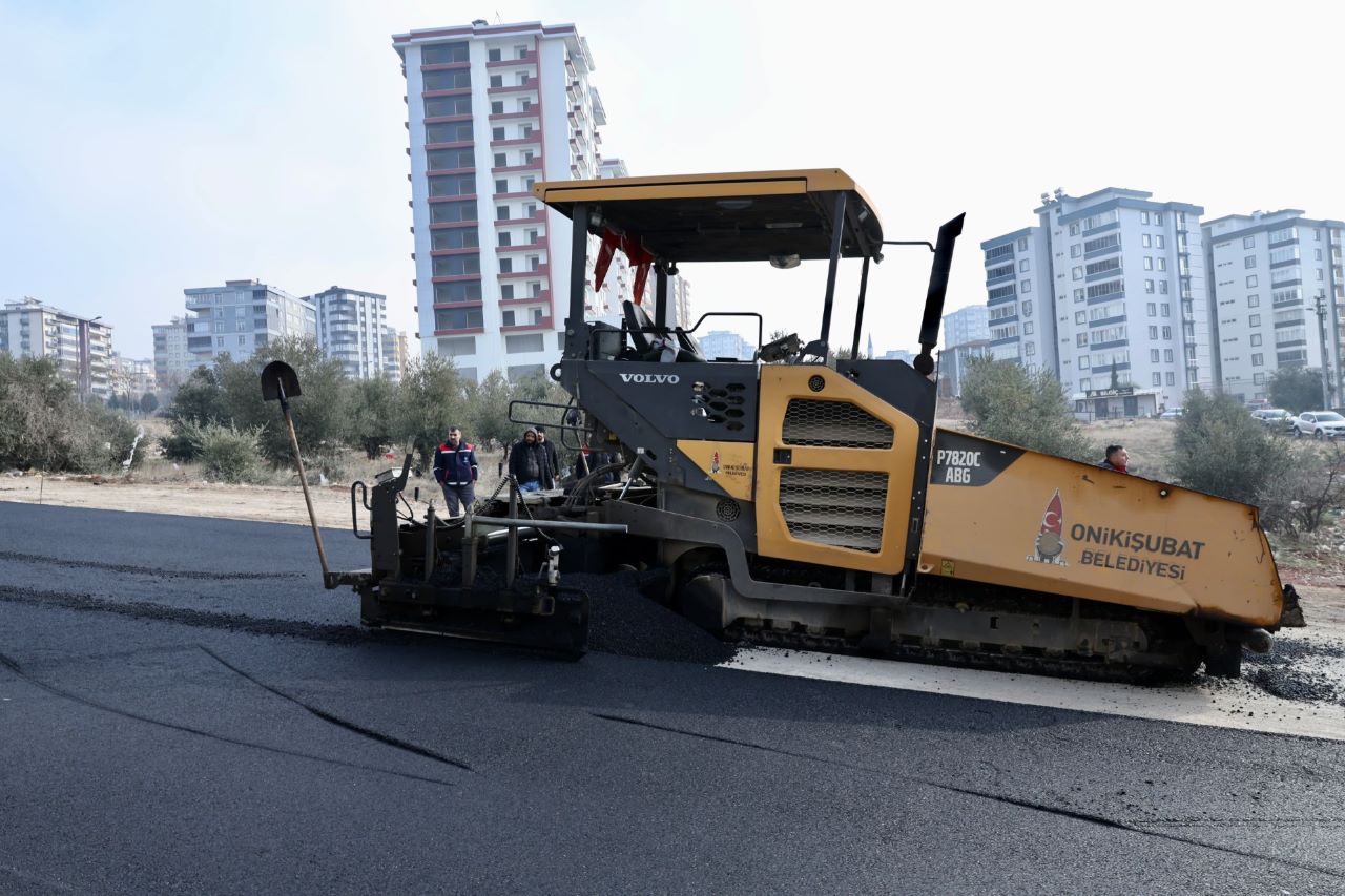 Onikişubat'ta  asfalt seferberliği devam ediyor