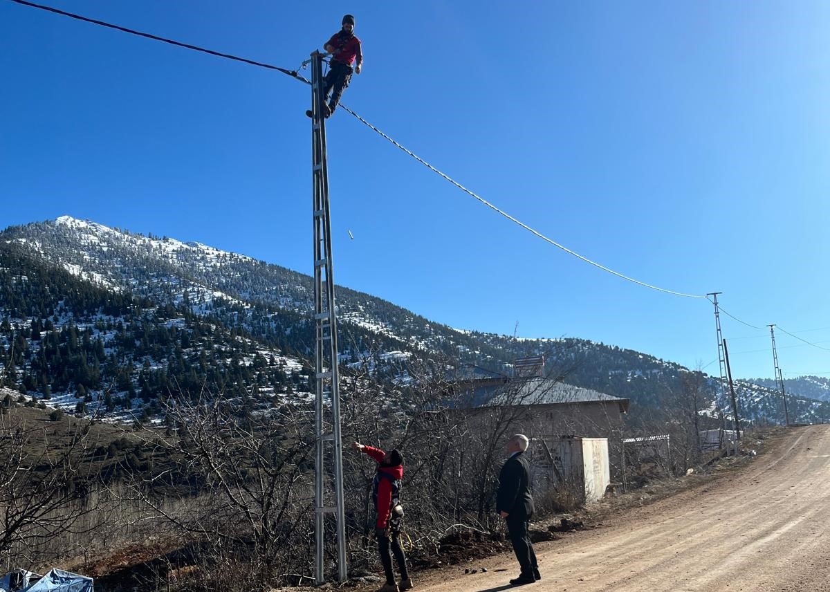 Kavşut Gurup Elektrik Çekiliyor