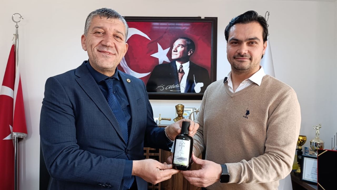 Çifte Ödüllü Zeytinyağını Belediye Başkanı Fatih Taşlı Tebrik Etti