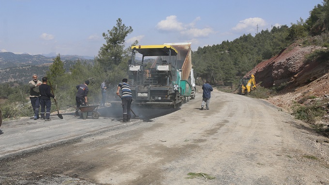 KILAVUZLU – SARIÇUKUR GRUP YOLU YENİLENİYOR