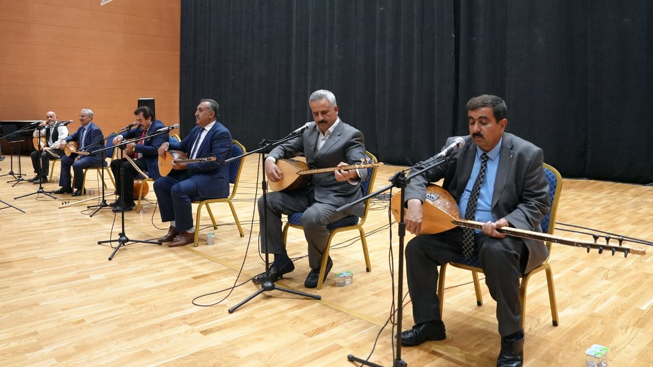Aşıklar Sazları İle Konuştular