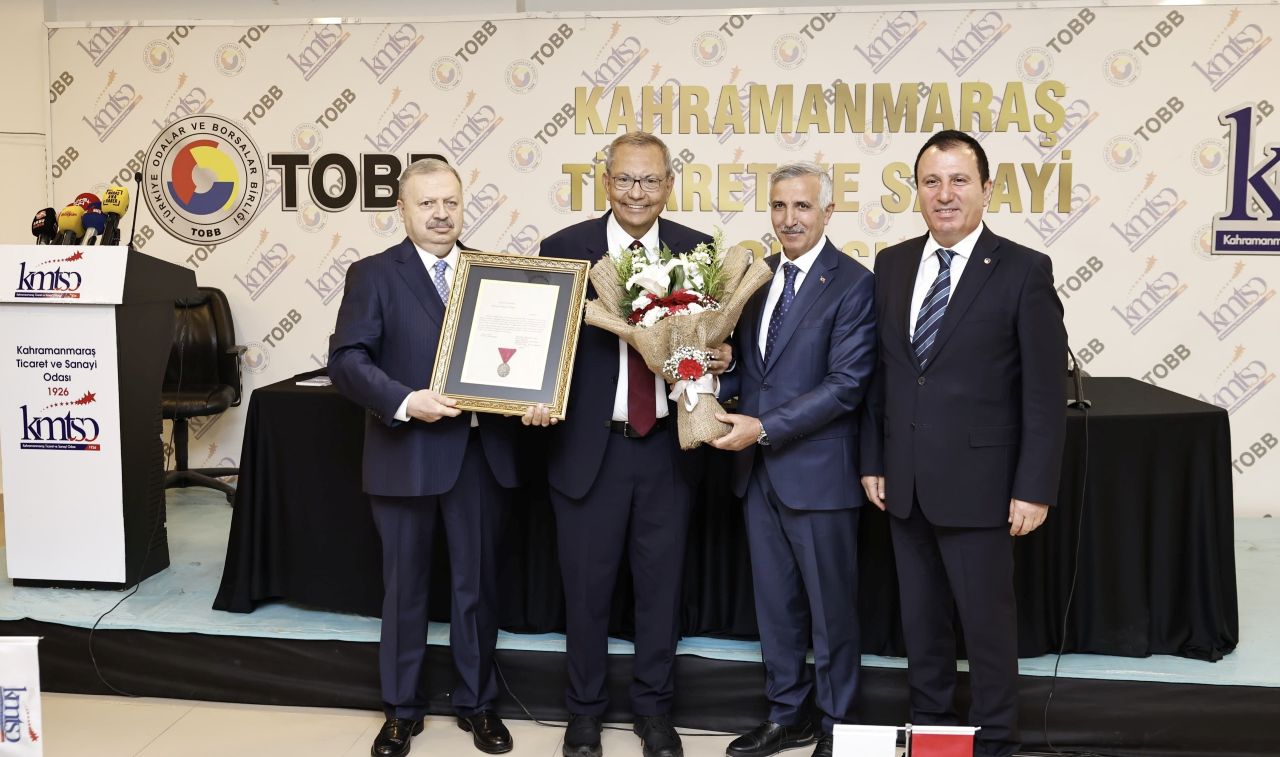 Öksüz’e  İstiklal Madalyası Verildi !