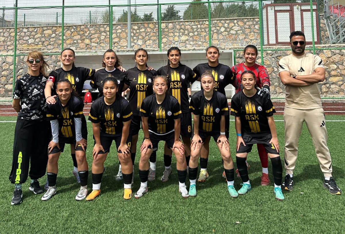 Spor Lisesi Kadın Ve Erkek Futbol Takımları