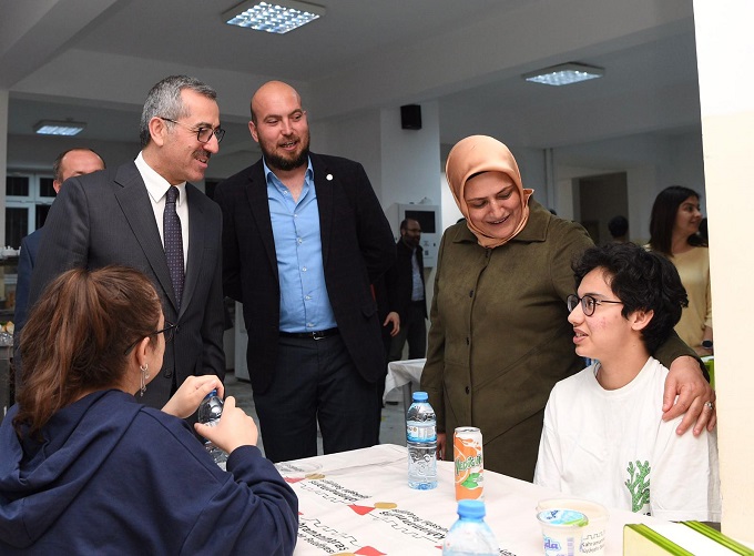 BAŞKAN GÜNGÖR ÖĞRENCİLERLE İFTAR YAPTI