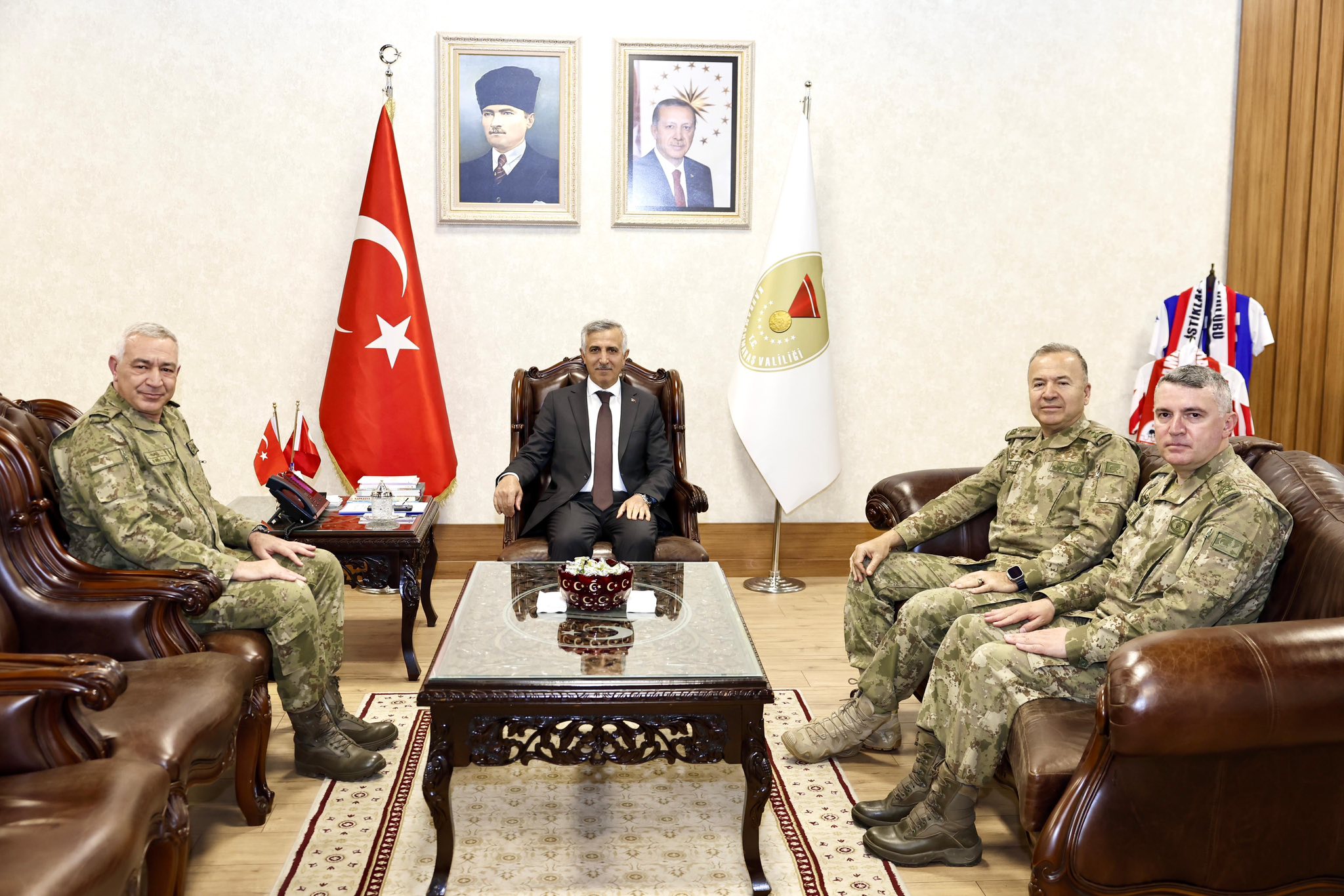 Komutanlardan Ünlüer 'e Ziyaret