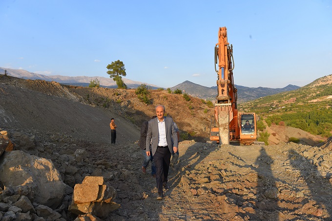 FERHUŞ MAHALLESİNDE YOL STANDARDI YÜKSELİYOR