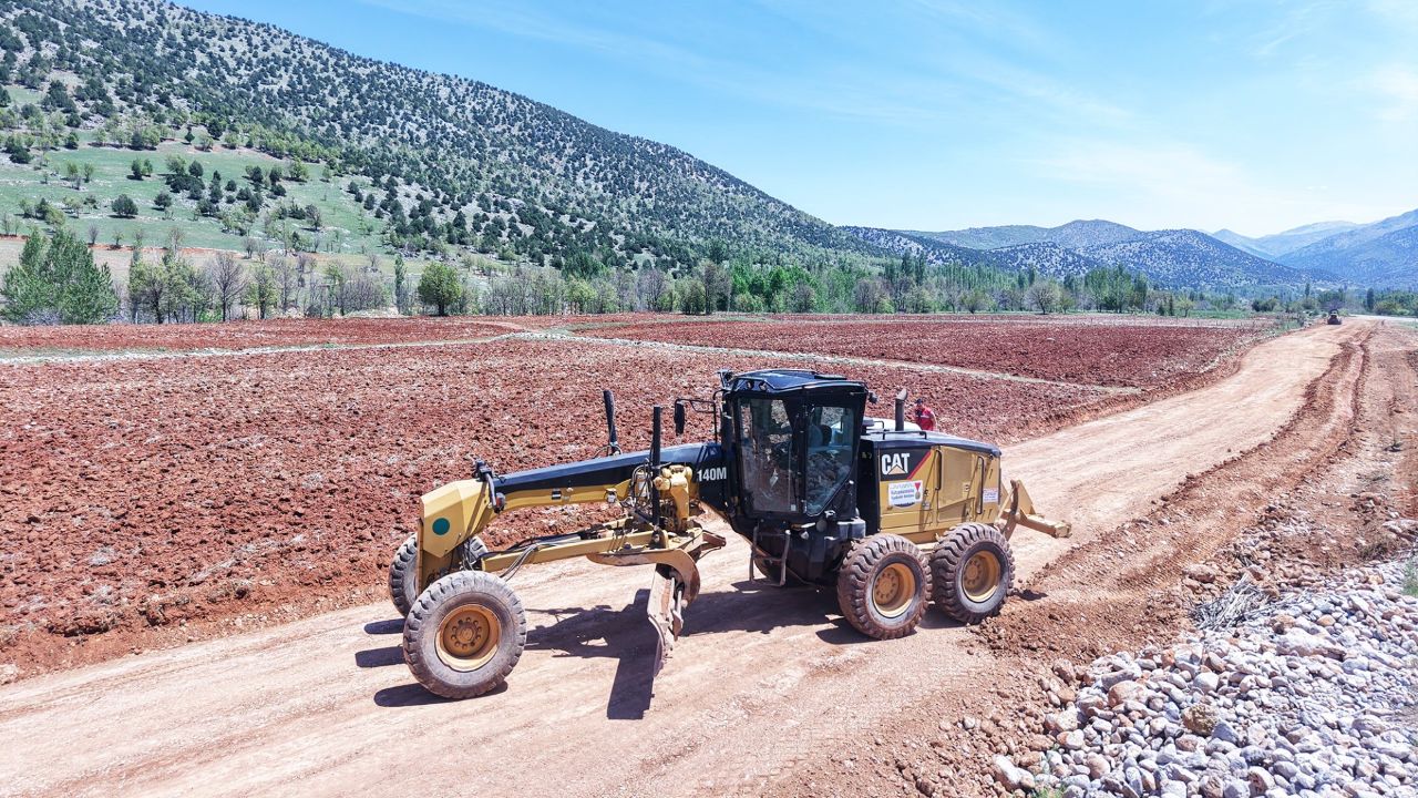 Nurkak’taki Yeni Köy Evlerinin yolu yapılıyor